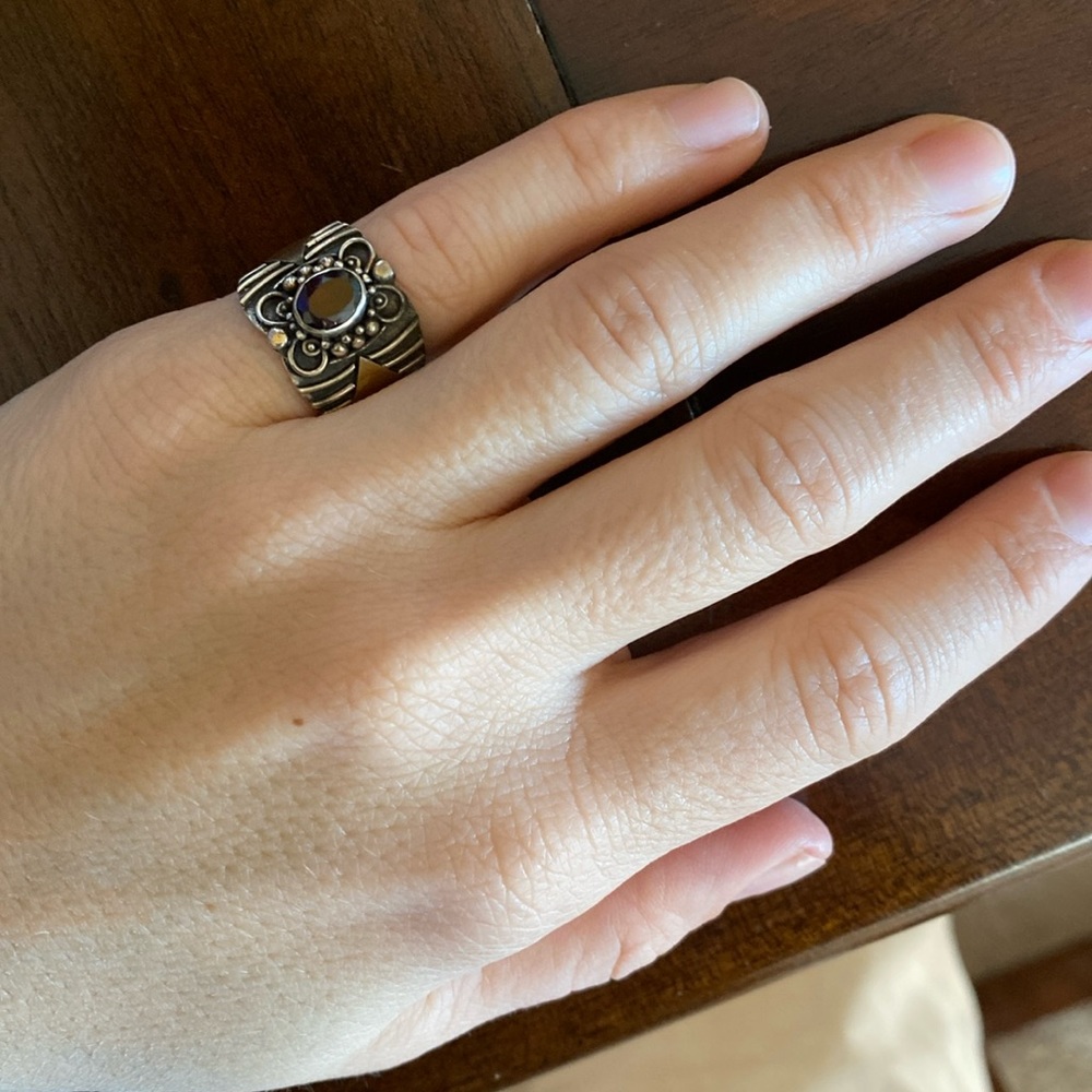 Beautiful Sterling silver ring with garnet